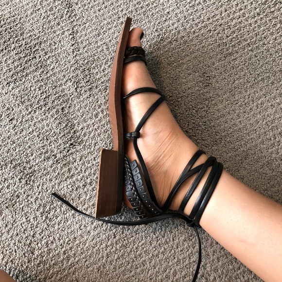 Straps Zara Heeled Sandal - Picture 3 of 8